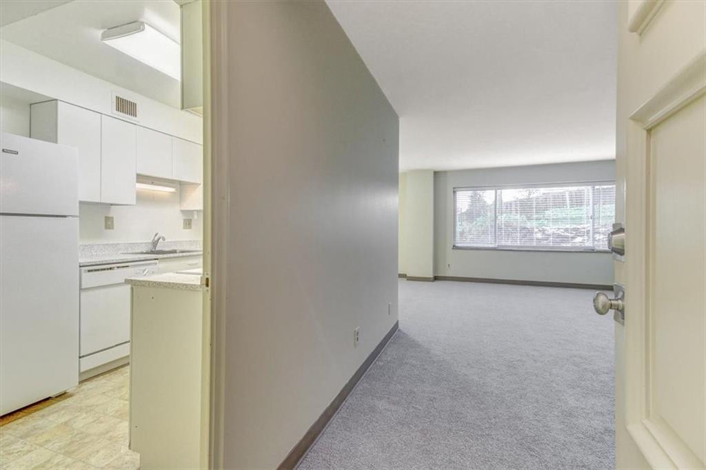 Photo 5 of 4550 Warwick Boulevard #106