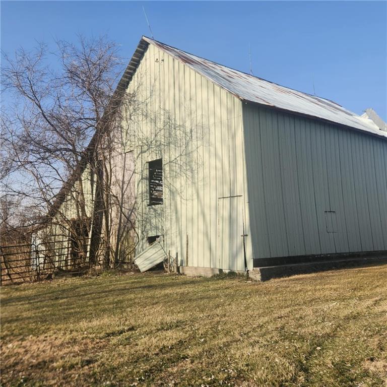 Photo 3 of 1101 E WALNUT Street