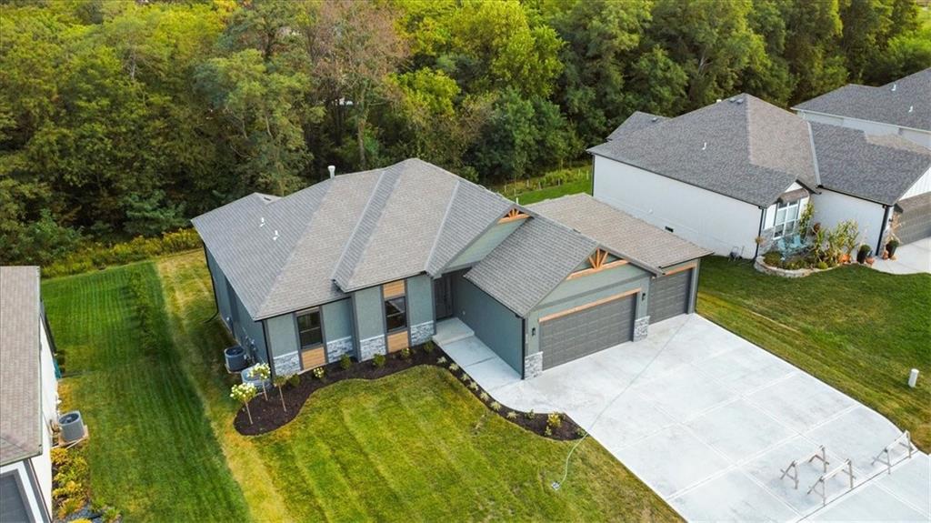 Photo 5 of 604 Blackhawke Drive