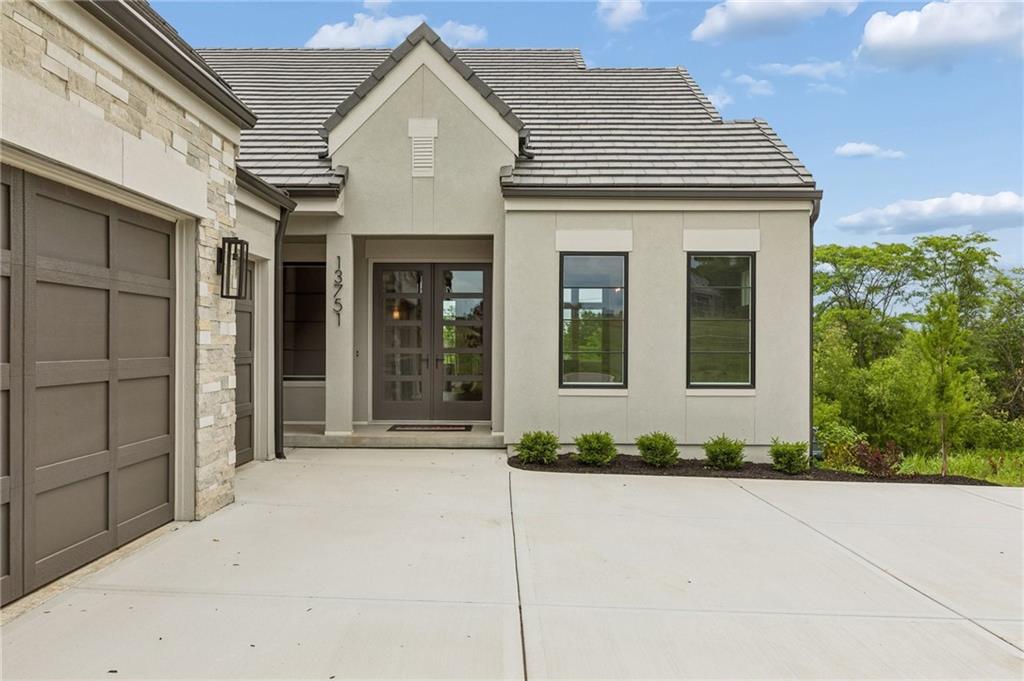 Photo 4 of 13751 Pembroke Lane