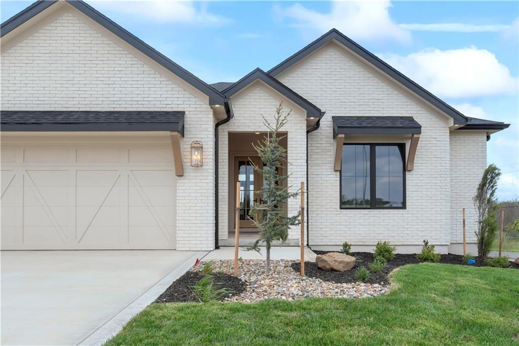 Photo 3 of 1816 NE Lashbrook Circle