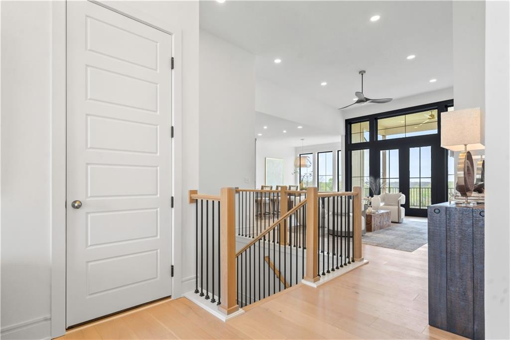 Photo 5 of 1816 NE Lashbrook Circle