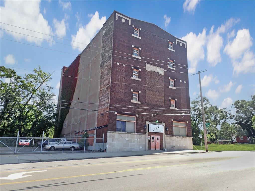 Photo 2 of 2431 Prospect Avenue