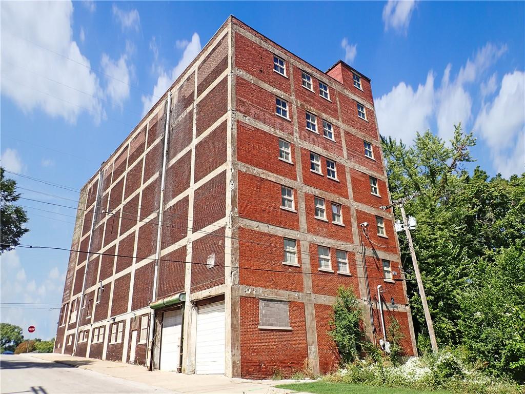 Photo 3 of 2431 Prospect Avenue