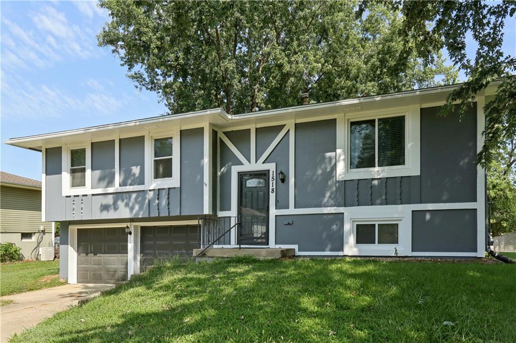 Photo 3 of 1518 SE 15th Street