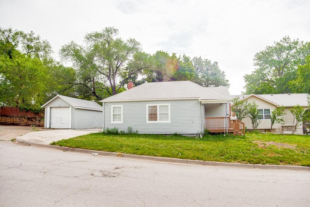 Photo 3 of 2660 Armstrong Avenue