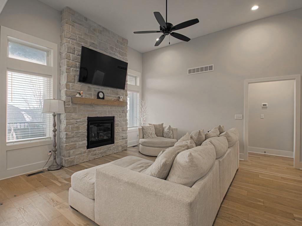 Photo 6 of 807 NE Algonquin Street #B