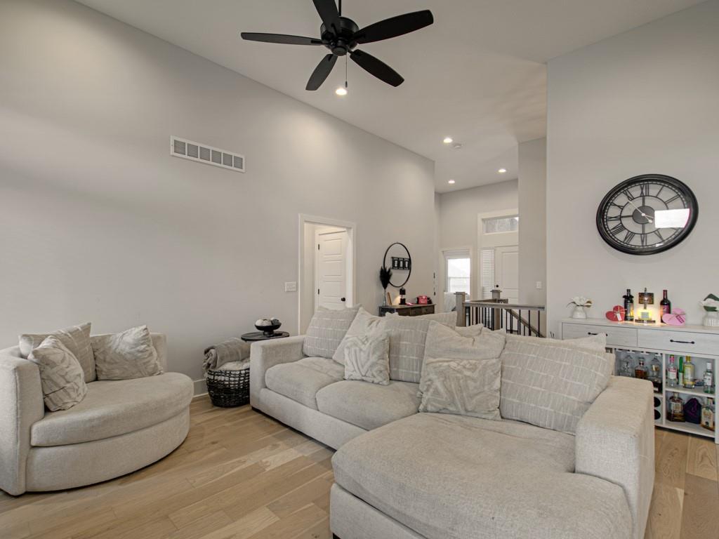Photo 7 of 807 NE Algonquin Street #B