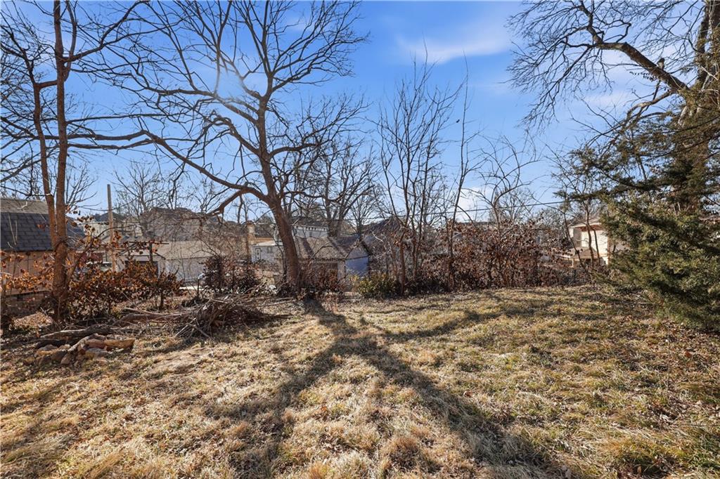 Photo 7 of 817 W White Oak Street