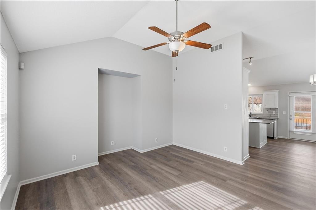 Photo 6 of 406 Timbercreek Drive