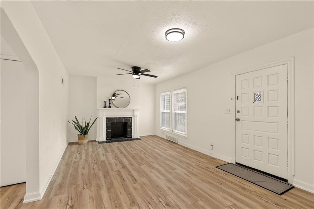 Photo 4 of 2216 E 72nd Street