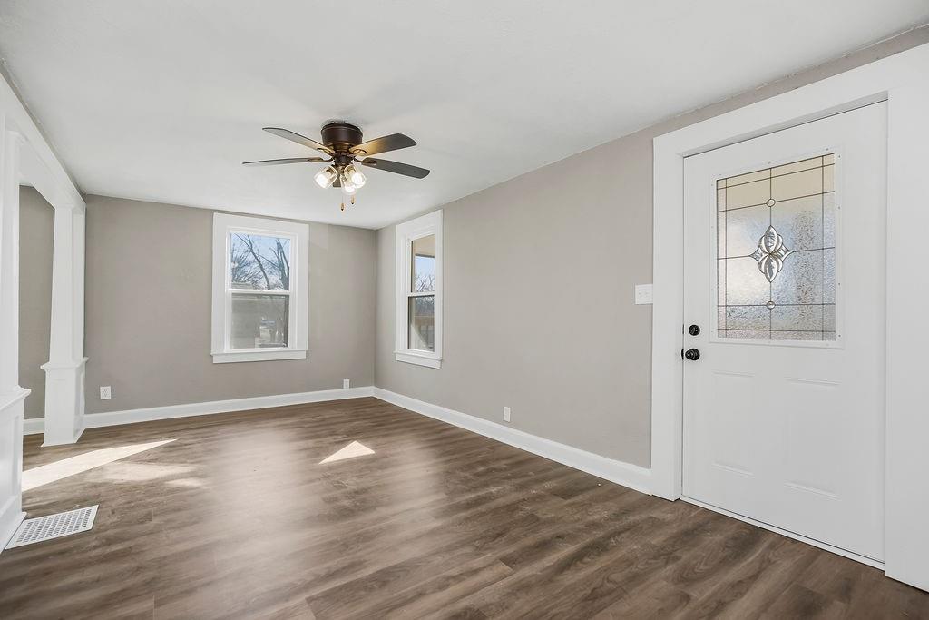 Photo 4 of 511 S Cedar Avenue