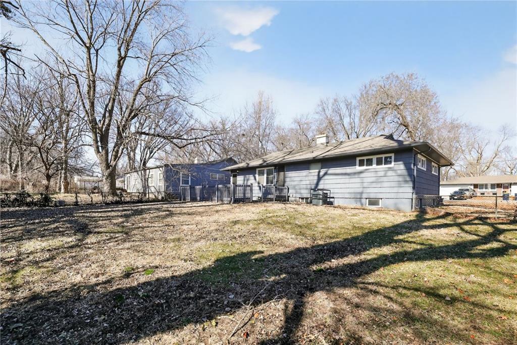 Photo 4 of 7611 E 107th Street