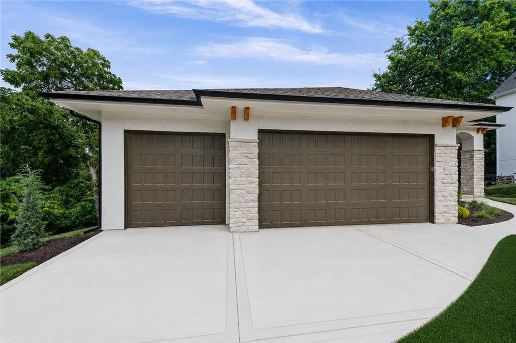 Photo 3 of 10410 River Hills Drive