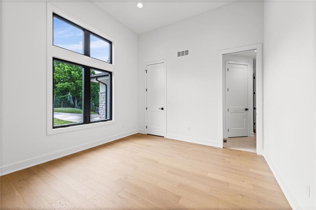 Photo 6 of 10410 River Hills Drive