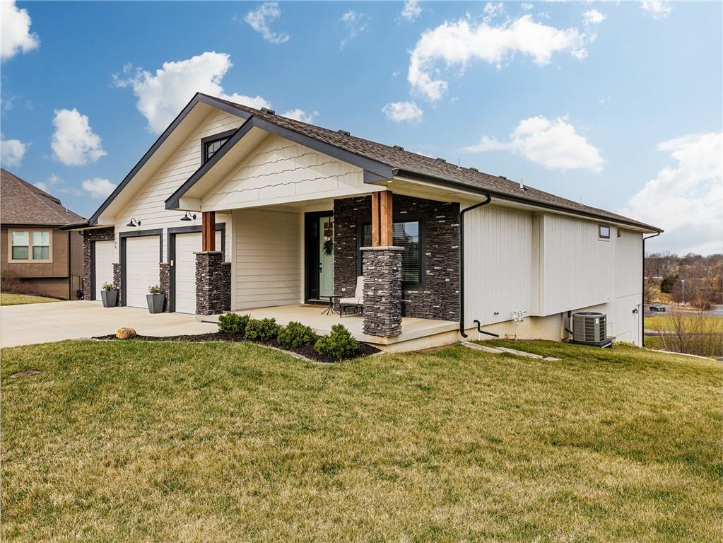 Photo 6 of 1100 NE Goshen Court