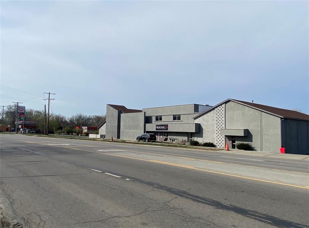 Photo 4 of 10306 Blue Ridge Boulevard