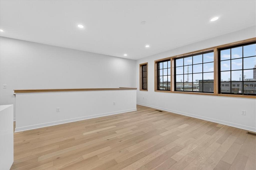 Photo 3 of 521 E 19th Street