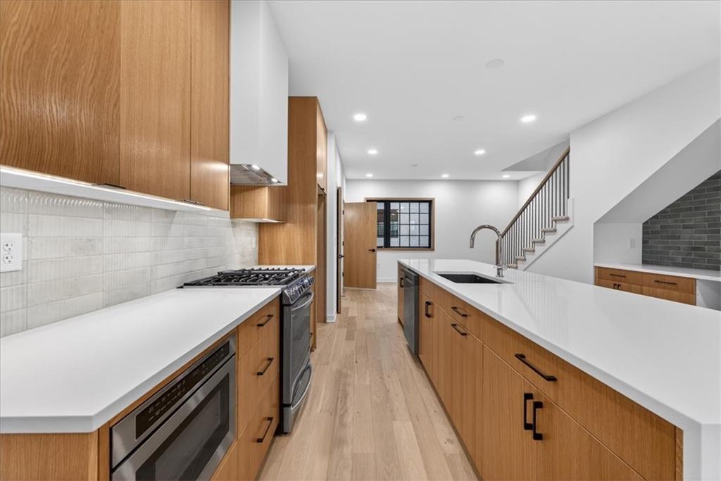 Photo 6 of 521 E 19th Street