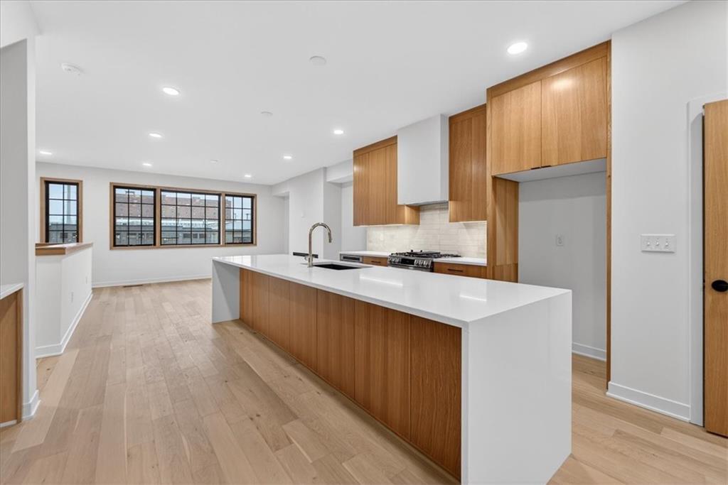 Photo 7 of 521 E 19th Street