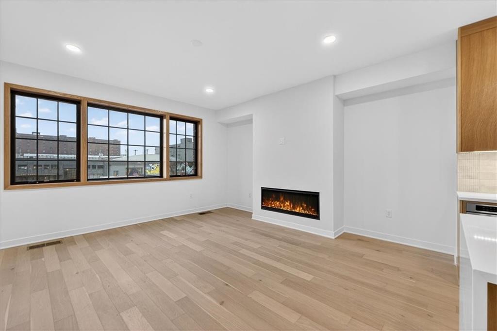 Photo 3 of 533 E 19th Street