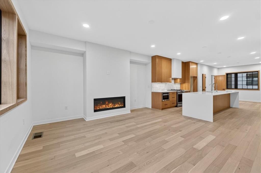 Photo 5 of 533 E 19th Street