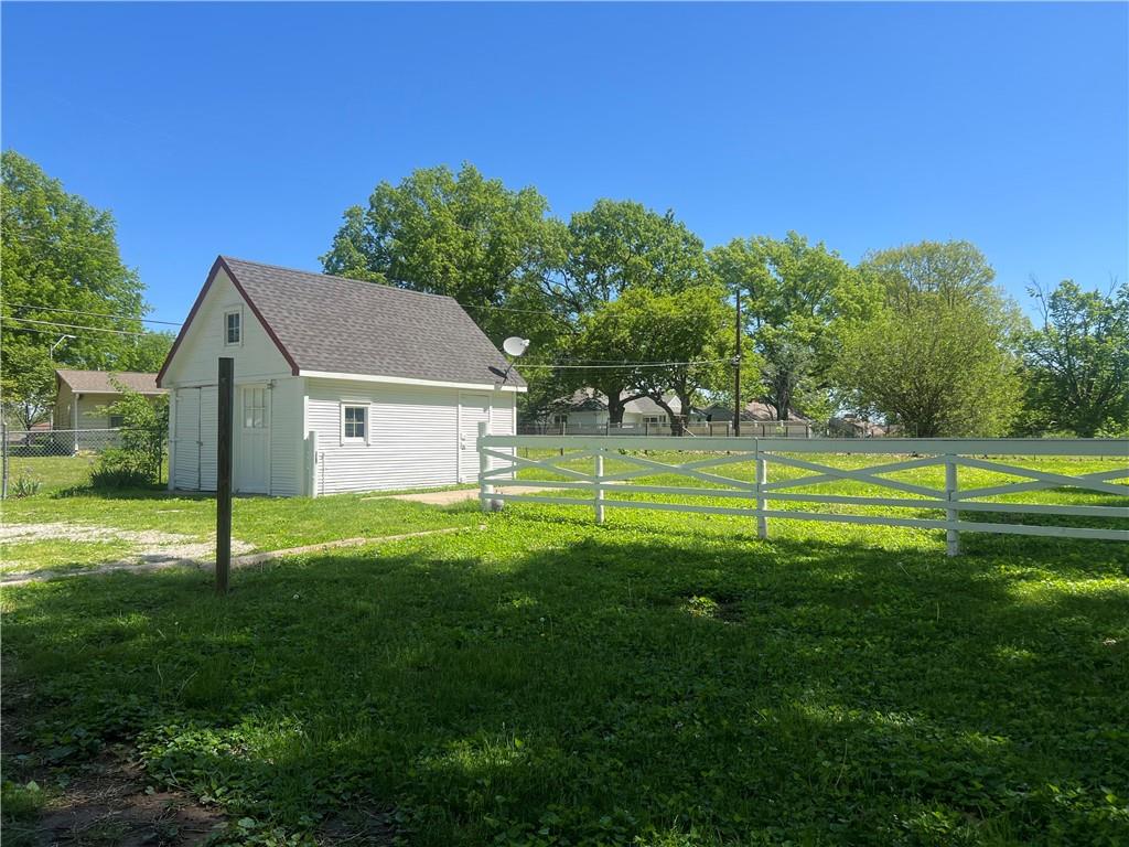 Photo 4 of 4507 Blue Ridge Boulevard