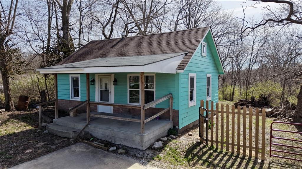 Photo 2 of 9409 E Independence Avenue
