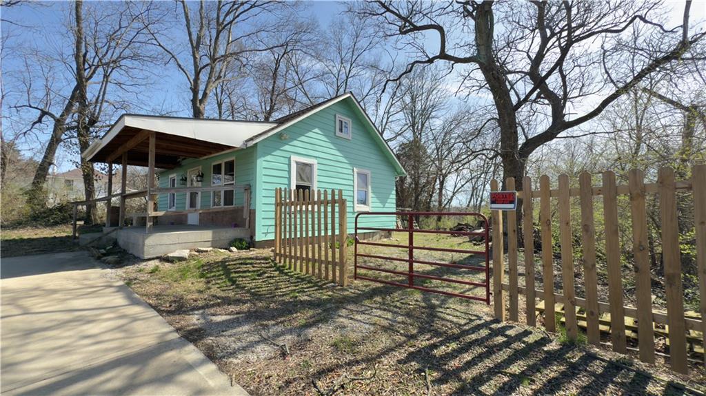 Photo 5 of 9409 E Independence Avenue