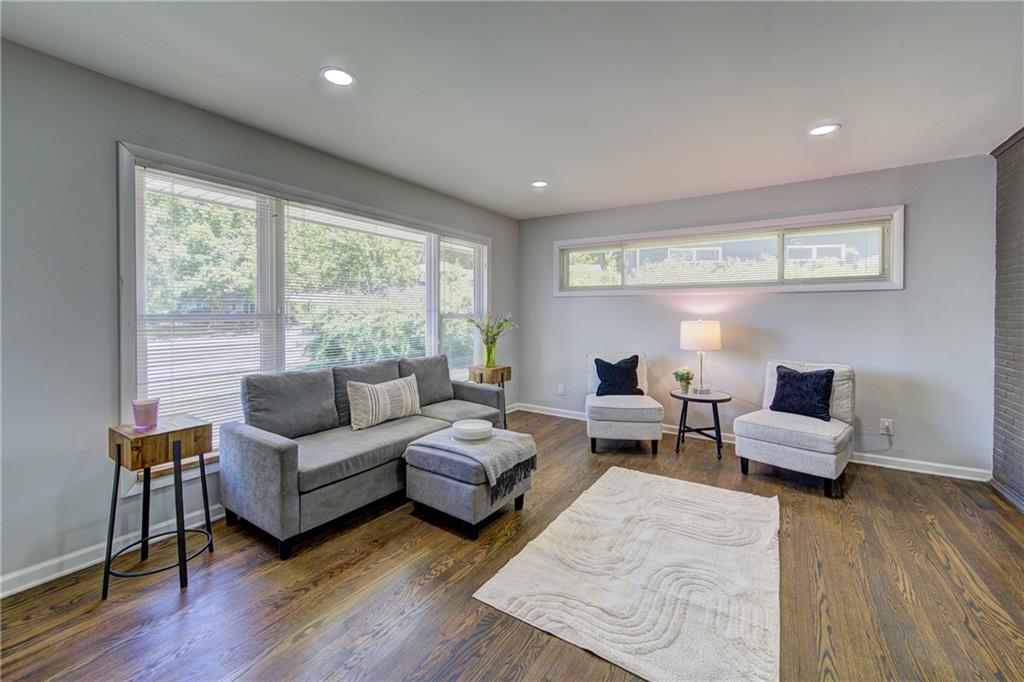 Photo 4 of 5629 W 50th Street