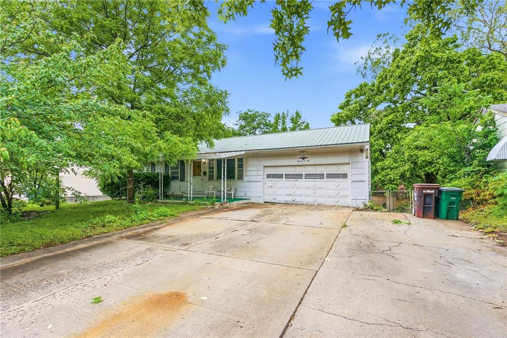 Photo of 1102 N Farview Drive