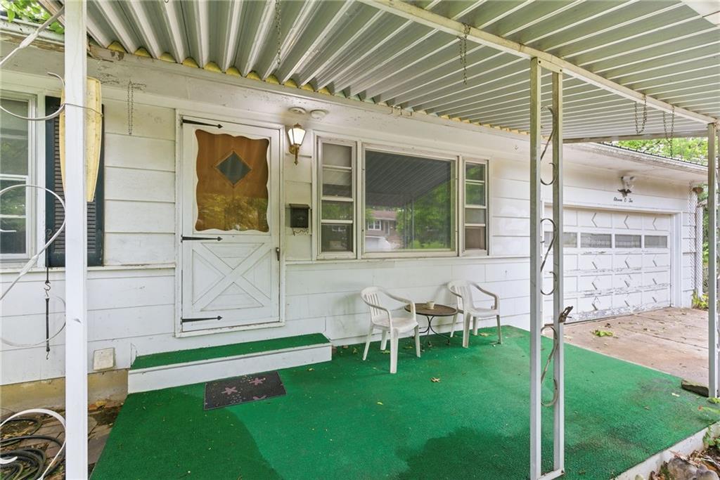Photo 5 of 1102 N Farview Drive