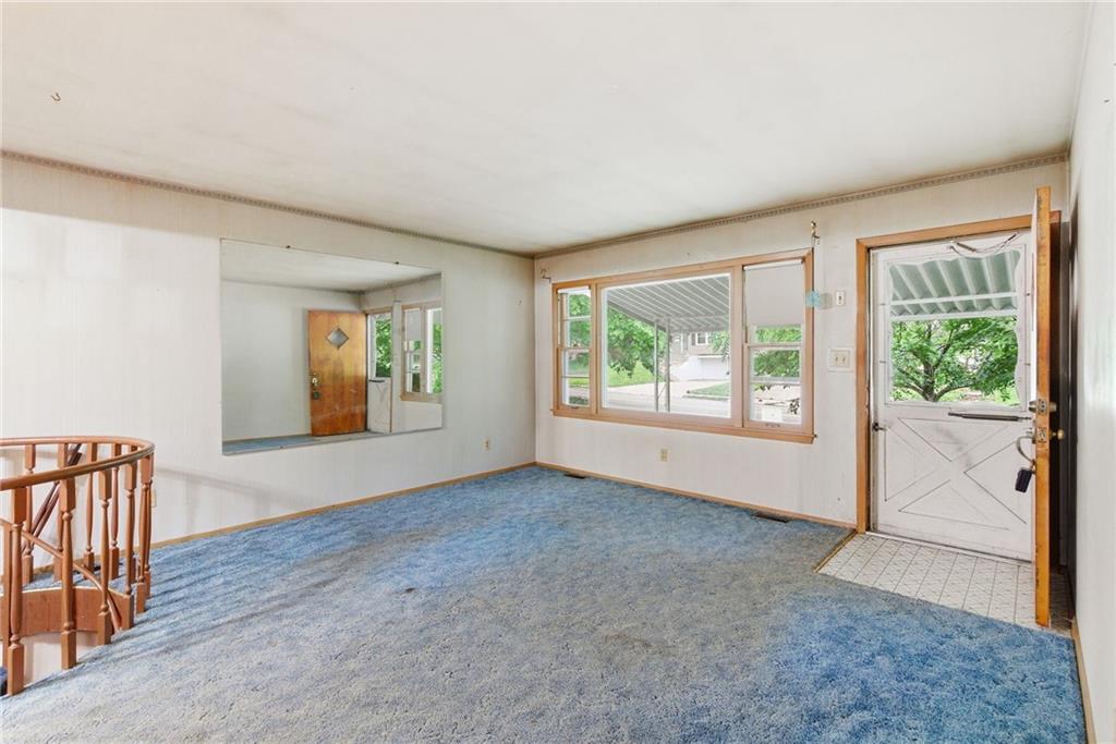 Photo 6 of 1102 N Farview Drive