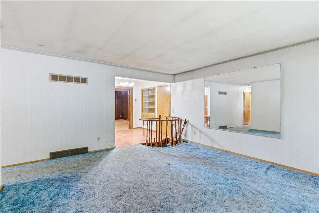 Photo 7 of 1102 N Farview Drive
