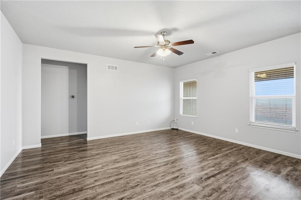 Photo 5 of 21832 Franklin Street