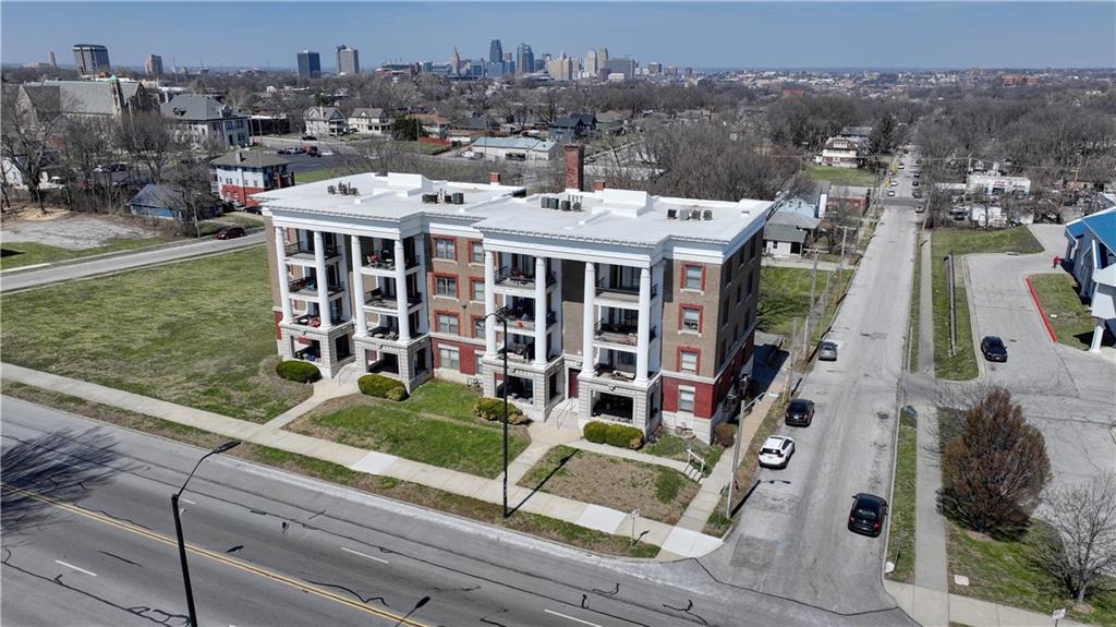 Photo 2 of 1614 E Linwood Boulevard