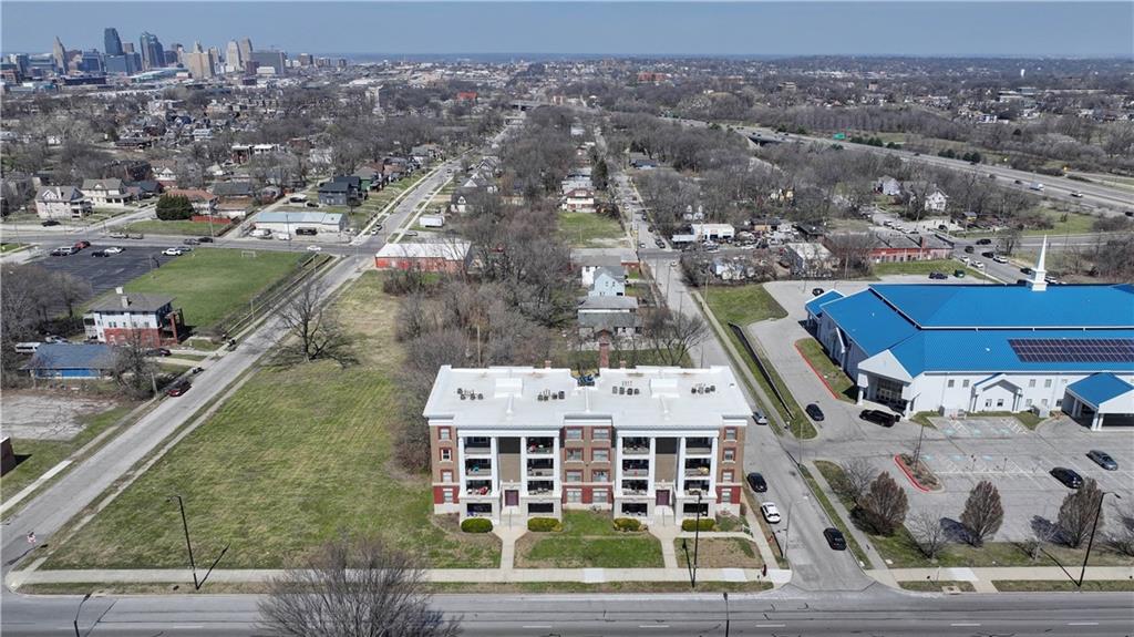 Photo 4 of 1614 E Linwood Boulevard