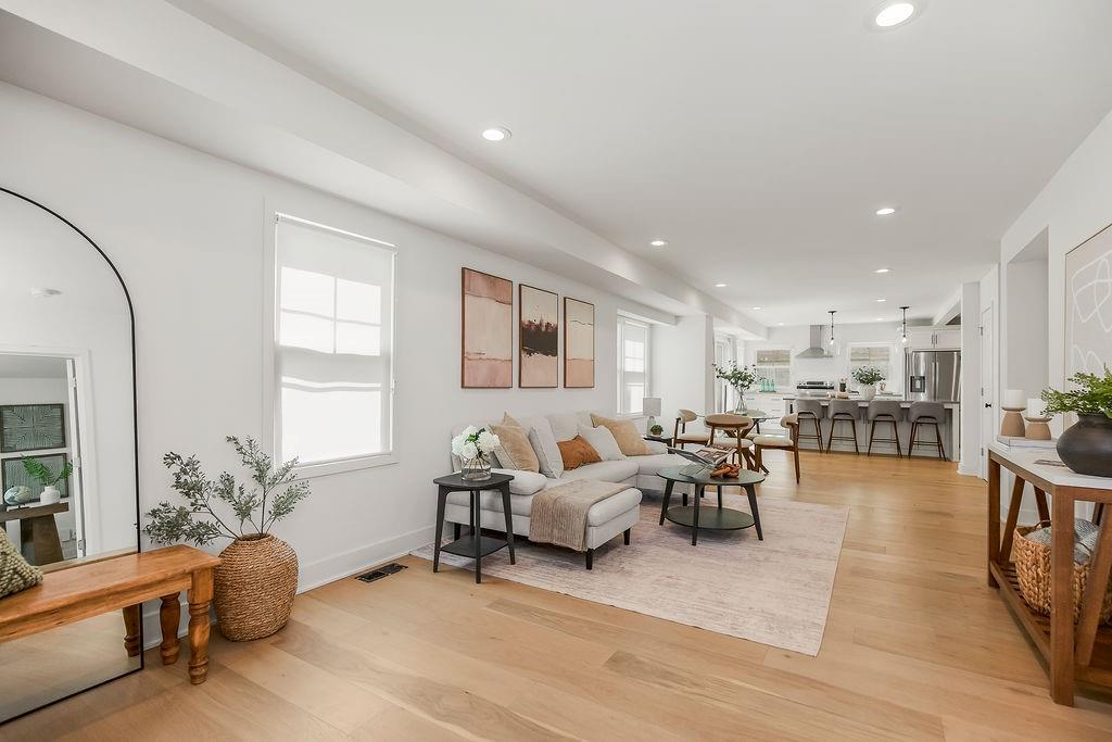 Photo 5 of 4536 Mercier Street