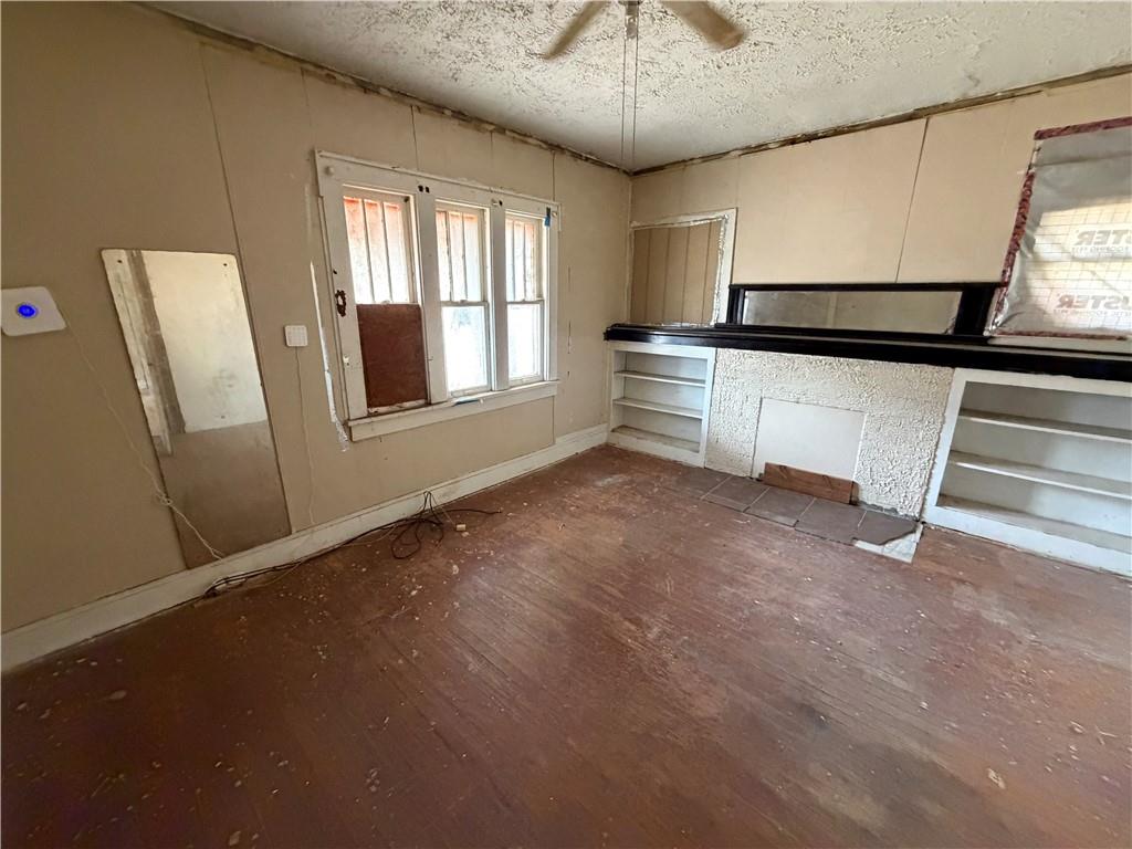 Photo 7 of 4907 Walrond Avenue