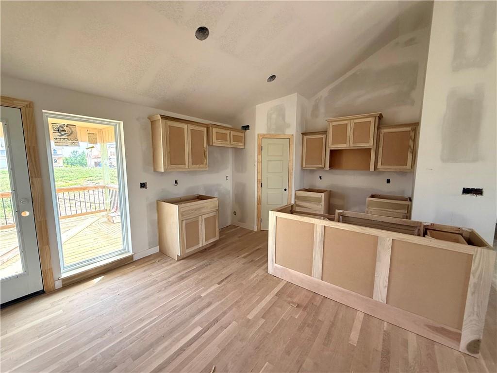 Photo 4 of 10139 N Poplar Avenue