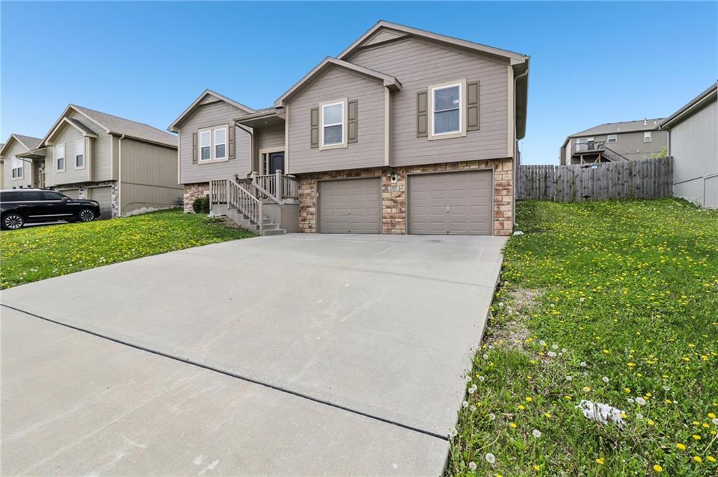 Photo of 1307 NW Hilltop Lane