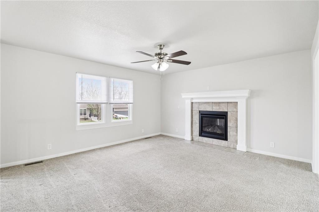 Photo 5 of 1307 NW Hilltop Lane