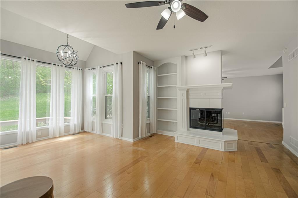 Photo 2 of 6913 RED OAK Drive