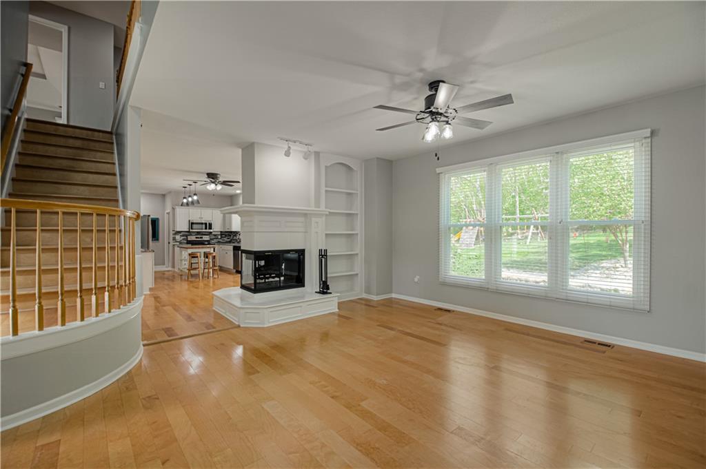 Photo 7 of 6913 RED OAK Drive