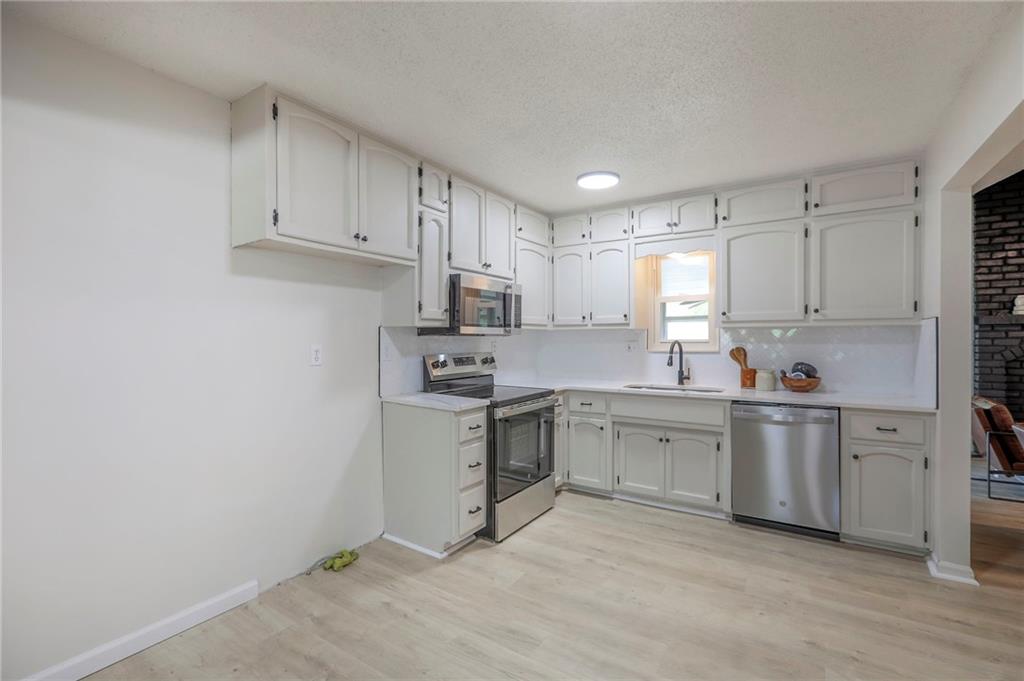 Photo 6 of 8721 N Campbell Street