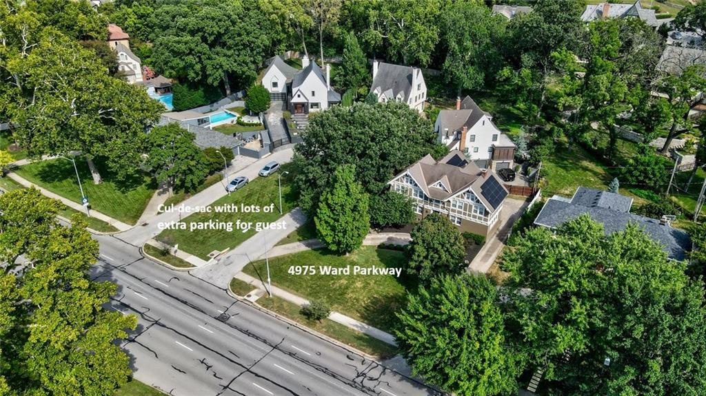 Photo 2 of 4975 Ward Parkway