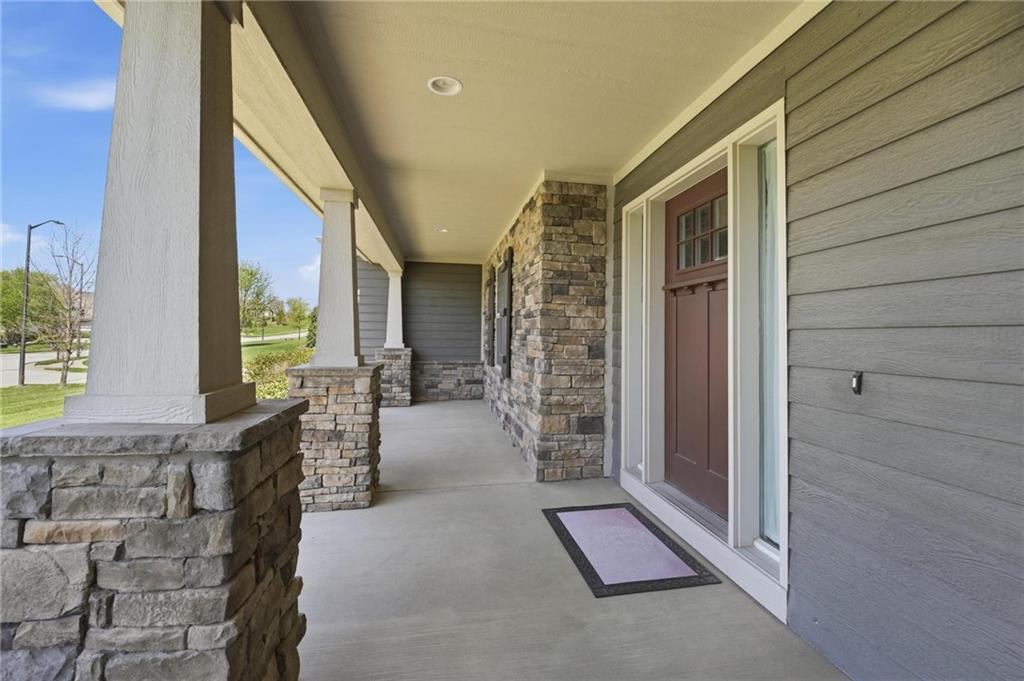 Photo 5 of 10509 N Hedges Avenue