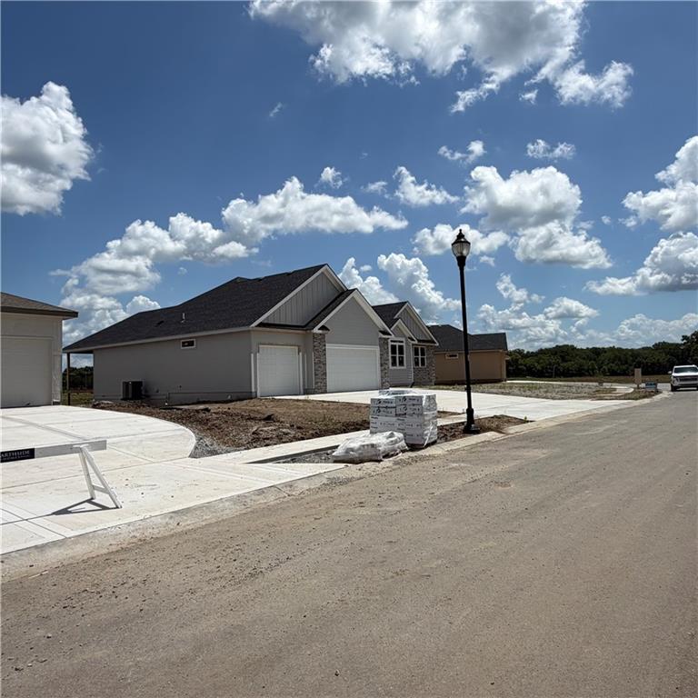 Photo 2 of 2347 Foxtail Drive