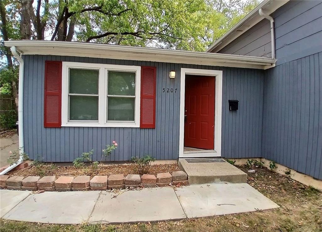 Photo 2 of 5207 Sycamore Avenue