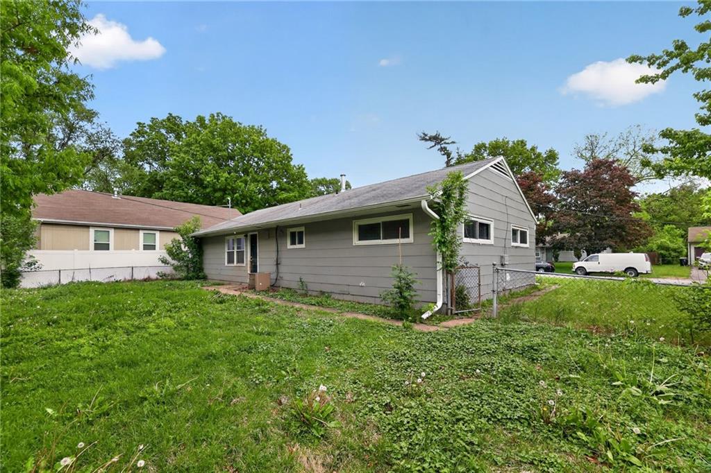 Photo 4 of 7106 E 107 Terrace